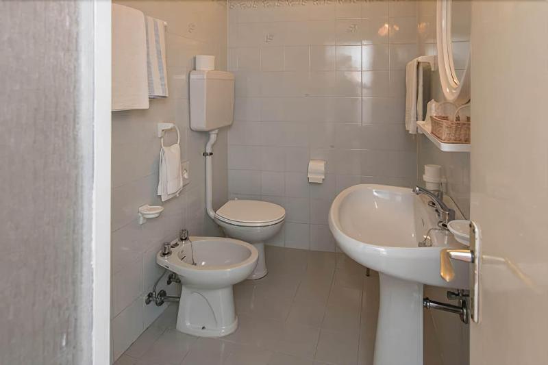 Albergo Antica Rosa เลวิโกแตร์เม ภายนอก รูปภาพ